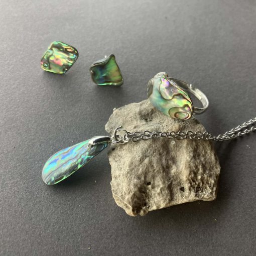 Zöld fénnyel irizáló, nyers, természetes Abalone kagyló szett