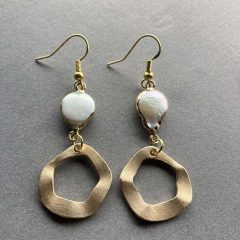 Tenyésztett gyöngy kör fülbevaló 