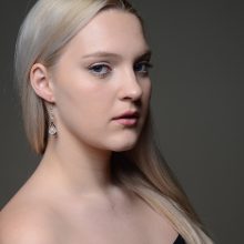 EZÜST TÜNDÉR - Tejfehér golyós ezüst színű fülbevaló