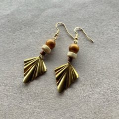 TÖLGY - sárgaréz és fa fülbevaló 