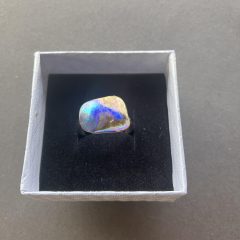 Rózsaszín és kék fénnyel irizáló Abalone gyűrű