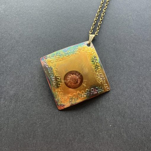 Színes vörösréz rombusz medál 