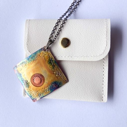 Színes vörösréz rombusz medál 