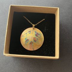 Egyedi levél mintás réz medál