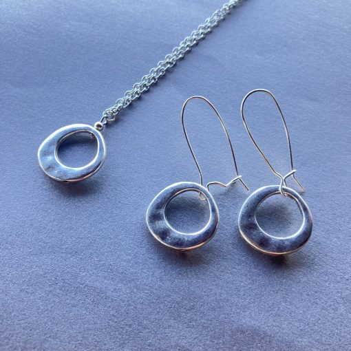 TELJESSÉG KÖRE SZETT